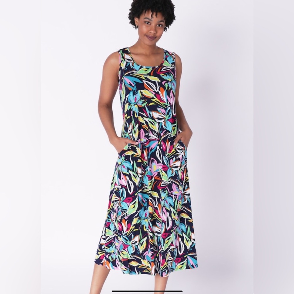 MR. MAX Petite Floral Maxi sleeveless dress with pockets.